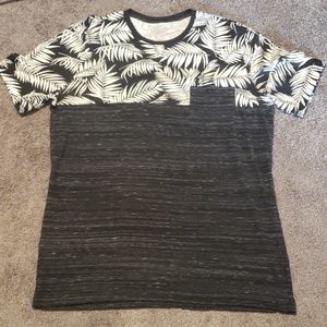 Foundry  short sleeve front pocket tshirt. XLARGE